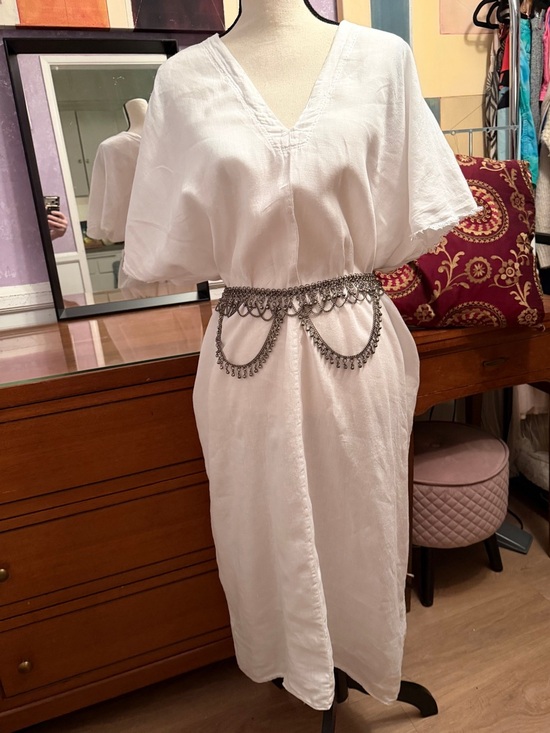 Zara Dresses & Skirts - Zara White Tunicooop Pop V-Neck Midi Dress